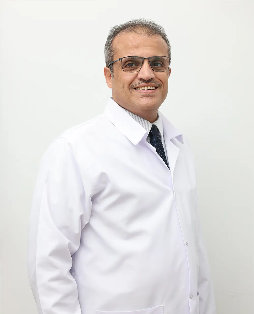 د. ياسر شهاب استشاري القلب والطب الباطني في درياق الحمدانية